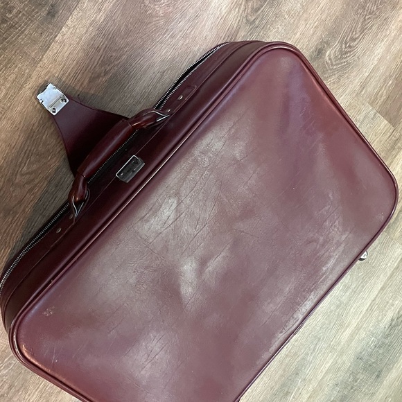 Vintage Travel Suitcase made in Korea unbranded Maroon With Red Stripe - Picture 2 of 10
